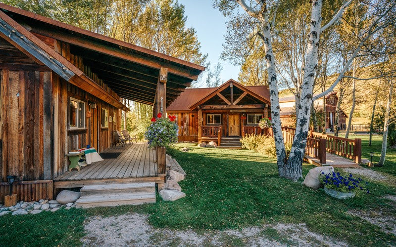 Rendezvous Cabin #1- Private King with Ensuite Bathroom