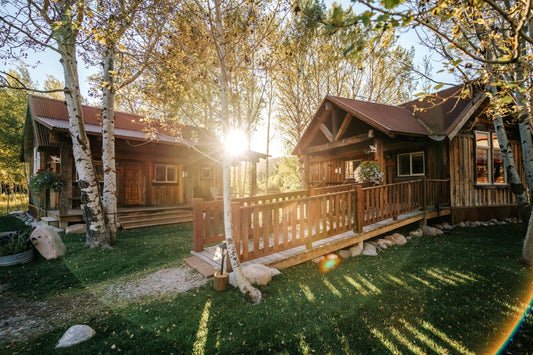 Rendezvous Cabin #2 - Queen Beds, Shared Room with Ensuite Bathroom